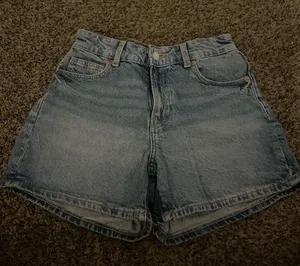 H&M Shorts thumbnail 1