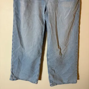 American Eagle Low-Rise Ultra Wide Leg Jeans Size 4 Light Wash Denim thumbnail 3