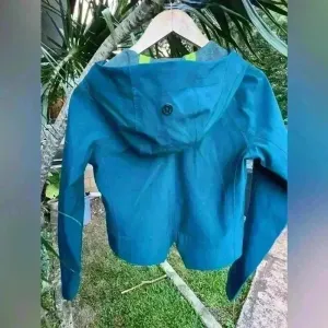 Lululemon $248 Rain or Shine Coat Trench Glyde Convertible Teal Blue Neon‎ Green thumbnail 6