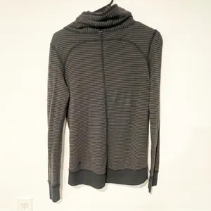 LULULEMON Gray Striped Reversible Funnel‎ Neck IN A CINCH Sweatshirt thumbnail 4
