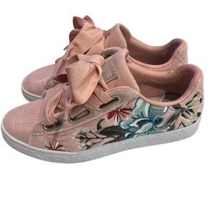Puma Basket Heart Hyper Embroidery women's shoes size 7 thumbnail 2