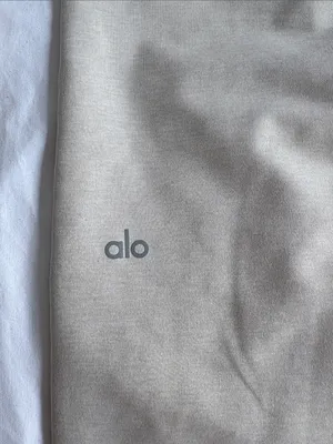 Alo yoga leggings size medium thumbnail 3