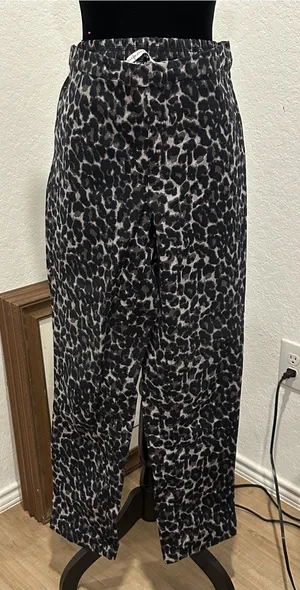 Isaac Mizrahi Leopard-Print Wide Leg Pants in Black & Gray thumbnail 1