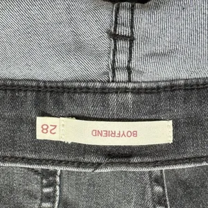 Levi’s Boyfriend Jeans Dark Grey Women’s 28 thumbnail 5