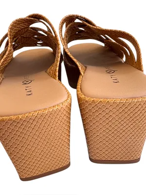 EUC Katy Perry Busy Bee Platform Criss Cross Strap Sandals Tan Snakeakin Size 9 thumbnail 6