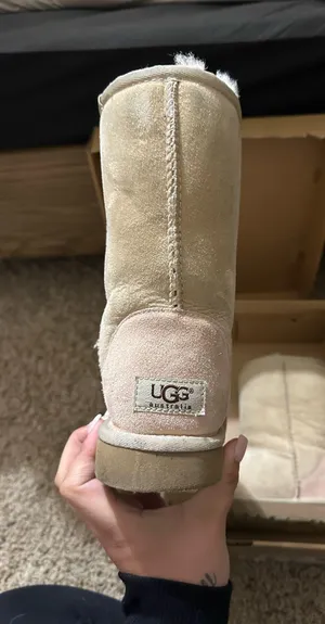 UGG Classic Short Boots thumbnail 3