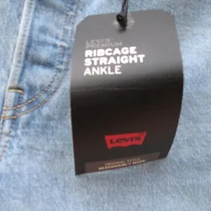 NWT Levi's Ribcage Straight Ankle Jeans thumbnail 10