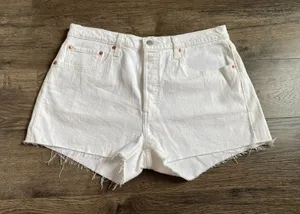 NWOT Womens Levis 501 white cut off denim shorts high rise 2.5in inseam size 32‎ thumbnail 1
