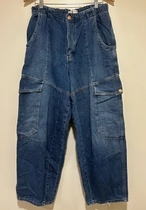 We The Free All Star Pull on Low Slung Cargo Barrel Leg Jeans Size Large thumbnail 1
