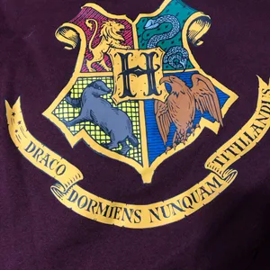 Harry‎ potter hooded sweatshirt women’s size medium. Hogwarts on back graphic thumbnail 11