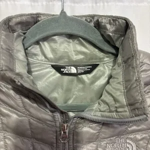 The North Face Womens ThermoBall Trekker Jacket Mid-Grey XS Full Zip Pakable thumbnail 4
