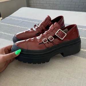 Converse Lug Sole Mary Jane’s Women’s Size 10.5 Red Patent Leather Platform Y2K thumbnail 3