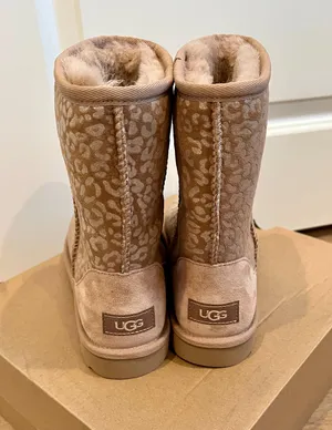 UGG Women’s Classic Short Boots Snow AMP size 7 NWT thumbnail 3