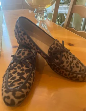Classic Leopard J Crew Loafer w leather trim amd bow / size 9 thumbnail 1