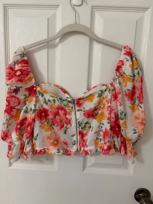 Cute top! Multiple Size M thumbnail 3