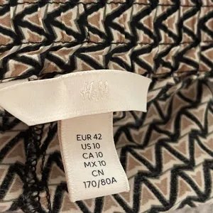 Geometric pattern brown lounge set blouse and pants size M by H&M thumbnail 7