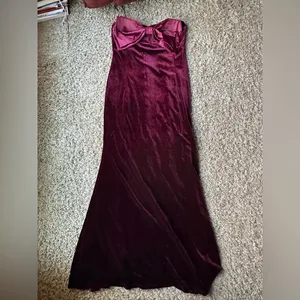 Lulus Dramatic Stunner Burgundy Velvet Bow Strapless Maxi Dress thumbnail 5