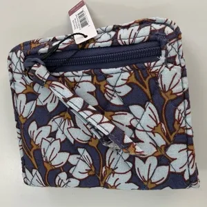 Vera Bradley Blue White‎ Pawpaw Flower Quilted Small Wallet Travel Case NWT thumbnail 4