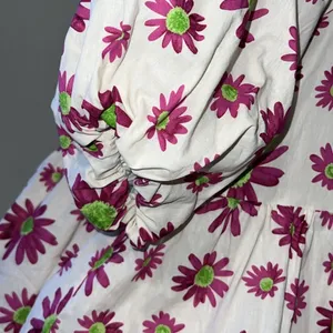 &MERCI medium ivory Hey Girl Flower Bubble Sleeve Top In White purple flowers thumbnail 4