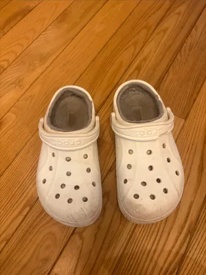CROCS Women's Size 7 White Fuzz Lined Clog Shoes thumbnail 3