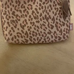 Free with bundle only!! Or purchase New Ipsy make up bag animal print thumbnail 3
