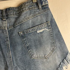 BBJ Los Angeles Women's Blue distressed Denim cutoff Shorts‎ size 11 30 thumbnail 8