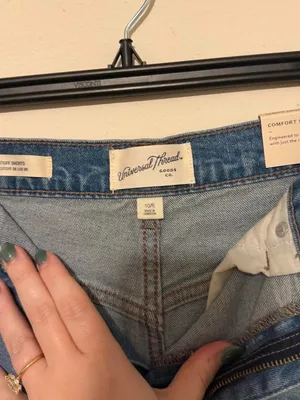 Universal Thread 90s Cutoff Denim Shorts thumbnail 3