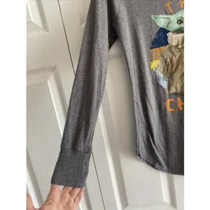 Star Wars The Child Mandalorian Graphic Tee Womens Size S Gray Long Sleeve Tee thumbnail 3