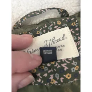 Universal Threads Women’s Green Floral Puffer Vest Sherpa Collar Full Zip Small thumbnail 5