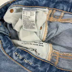 American Eagle Strigid High Waisted Ripped Mom Jean Size 4 Regular thumbnail 10