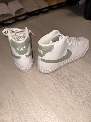 Nike Sneakers Women’s thumbnail 2