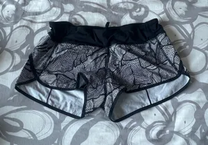 Lululemon Speed Shorts 2.5" Low-Rise thumbnail 1