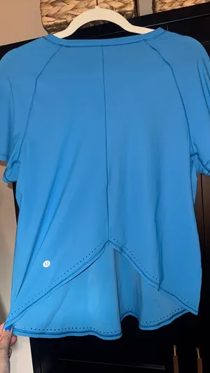 Lululemon top thumbnail 2