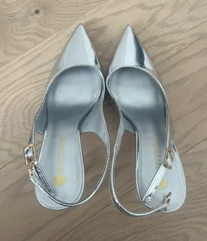 Silver Metallic Heels Size 7.5 thumbnail 1