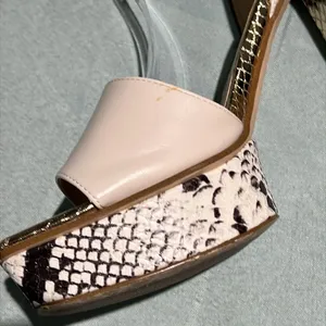 Guess Rippa Python & Gold platform Strappy heels Size 9.5  ‎ B53 thumbnail 9
