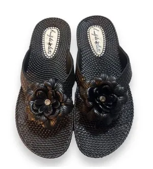 Beverly Hills Polo Hills Polo Club Floral Black Sandals Women’s Size 7 thumbnail 1