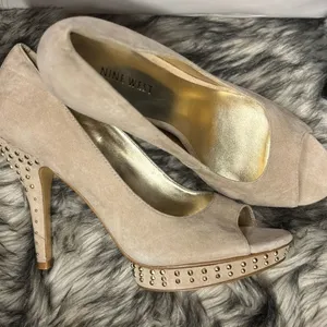 Nine West Studit Tan Suede Studded Peep Toe Platform Pumps Gold‎ Accents 8M thumbnail 4