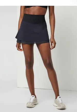 NWT Vuori Hot Mesh Skirt Women's Performance Skirt / BLACK thumbnail 1
