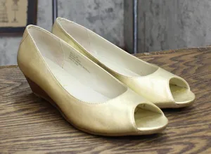 Laura Ashley Womens Vintage Open Toe Wedge Heels 1673ec74573228 Gold Yellow 6M thumbnail 1