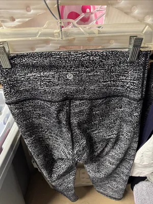 Lululemon crop leggings size 6 // 092026 thumbnail 2