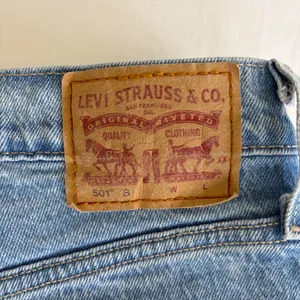 Levis 501 S High Rise Skinny Jeans Light Wash Raw Hem‎ Button Fly Denim 31x28 thumbnail 15