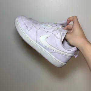 Nike Women's Purple and White Trainers thumbnail 9