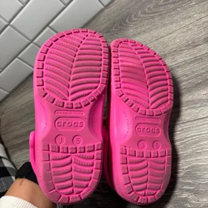 Crocs Classic Clogs Pink‎ Slip On Casual Comfort ShoesSize J5/W7/M5 thumbnail 5