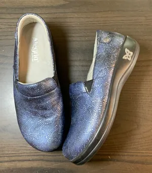 Alegria PG Lite Womens‎ Blue Metallic Lace Print Leather Slip On Clogs 40 READ thumbnail 1