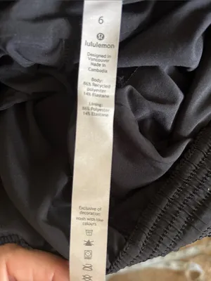 Lululemon On the Fly Shorts Black Sz 6 Cuffed Drawstring Running Athletic Pocket thumbnail 4
