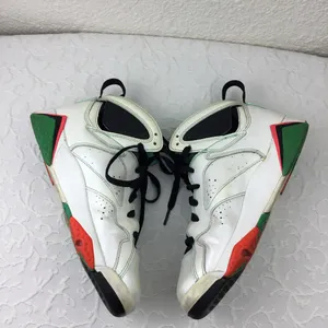 Nike Air Jordan Size 6 Youth Retro Basketball 705417-138 White Verde Sneakers. thumbnail 3