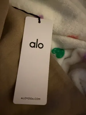 Alo Yoga thumbnail 3