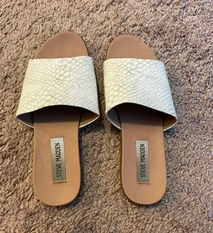 Steve Madden Sandals thumbnail 1