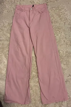 H&M High-Waisted Pink Jeans thumbnail 1
