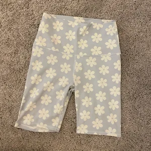 Levi’s flower biker shorts thumbnail 3
